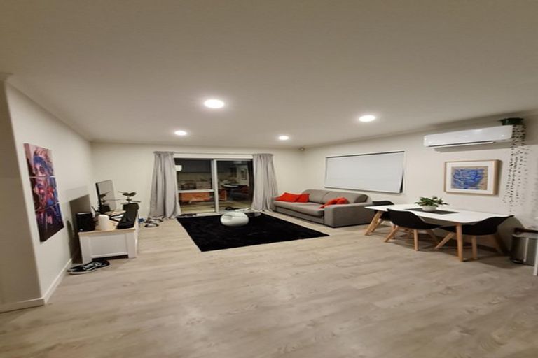 Photo of property in 13 Walter Ruddock Avenue, Kumeu, 0810