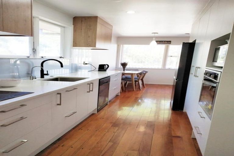 Photo of property in 140 Ti Rakau Drive, Pakuranga, Auckland, 2010