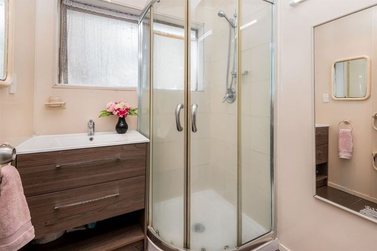 Photo of property in 2/140 Bucklands Beach Road, Bucklands Beach, Auckland, 2012