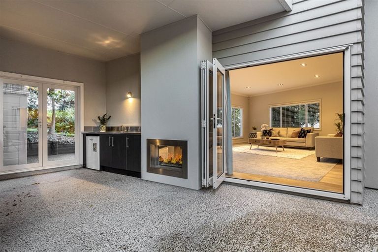 Photo of property in 30c Marine Parade, Mellons Bay, Auckland, 2014