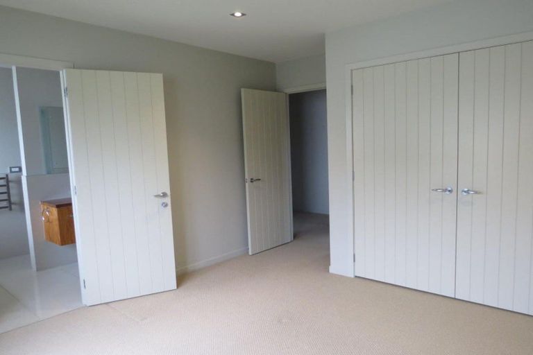 Photo of property in 1 Gleneagles Way, Waiwhakaiho, New Plymouth, 4312