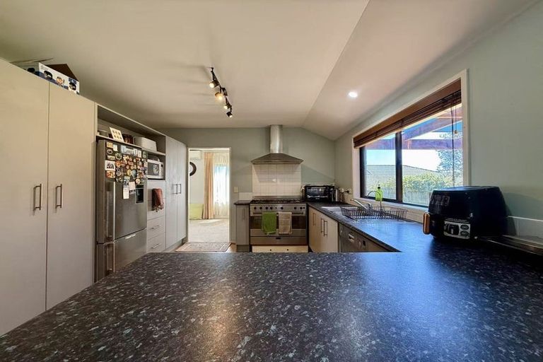 Photo of property in 19 Roy Maloney Drive, Henderson, Auckland, 0612