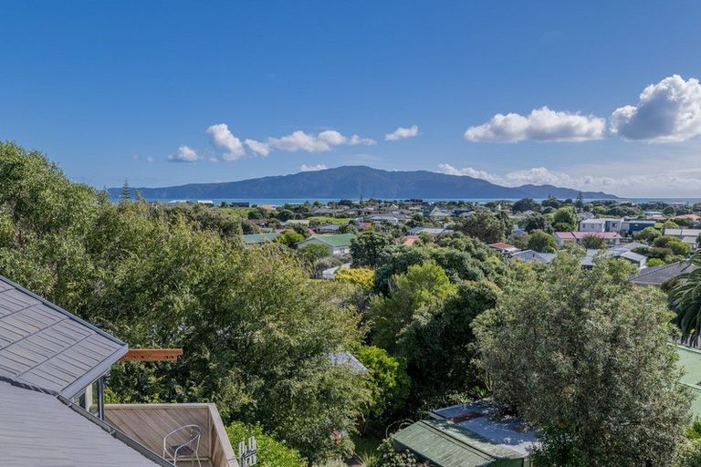Photo of property in 7 Sunset Terrace, Waikanae Beach, Waikanae, 5036
