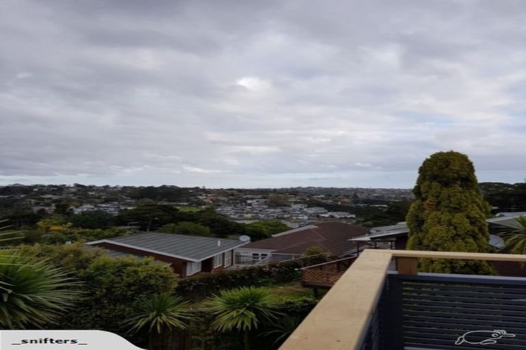 Photo of property in 2/15 Witheford Drive, Bayview, Auckland, 0629