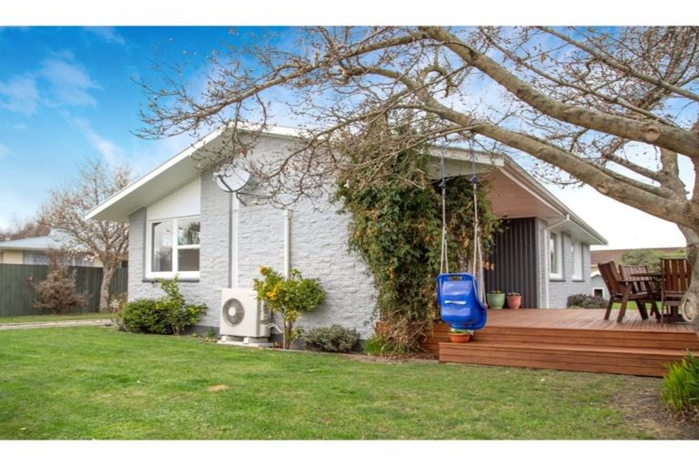 Photo of property in 127 Northcote Road, Northcote, Christchurch, 8052