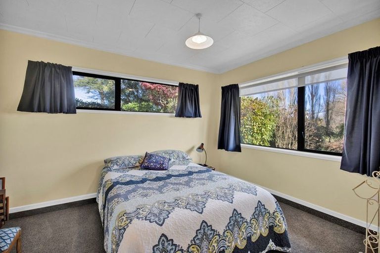Photo of property in 44 Rawhitiroa Road, Eltham, 4322