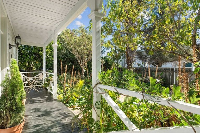 Photo of property in 54 Dublin Street, Martinborough, 5711