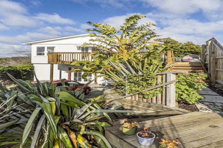 Photo of property in 78 Grays Road, Camborne, Porirua, 5026
