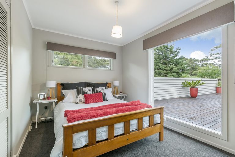 Photo of property in 44 Taupo Street, Green Bay, Auckland, 0604