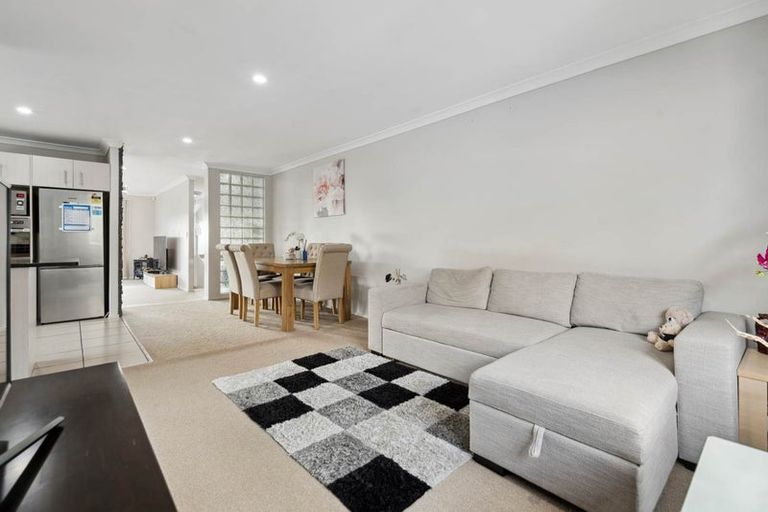 Photo of property in 19 The Enclave, Totara Heights, Auckland, 2105