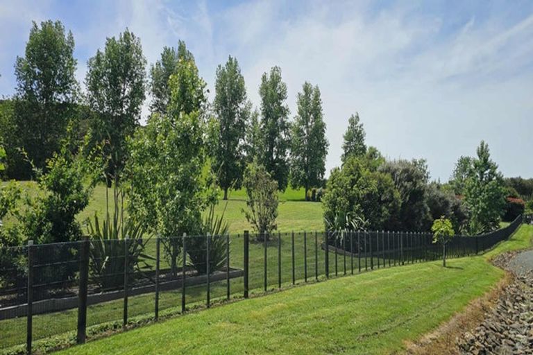 Photo of property in 58 Waiotahi Drive, Mangawhai, 0573