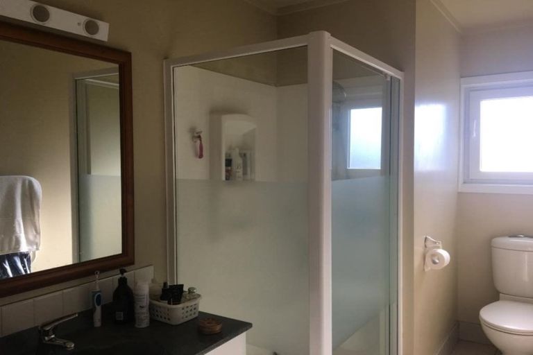 Photo of property in 2/10a Penning Road, Castor Bay, Auckland, 0620