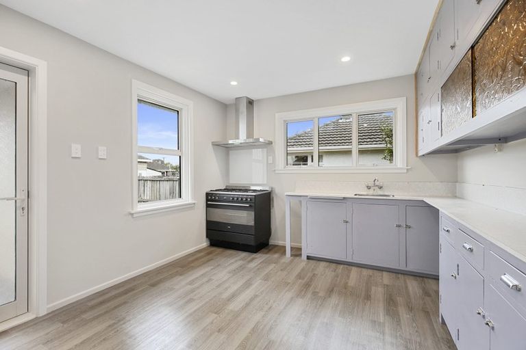 Photo of property in 42 Charlcott Street, Burnside, Christchurch, 8053