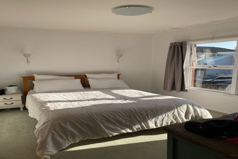 Photo of property in 1/24 Knights Road, Rothesay Bay, Auckland, 0630