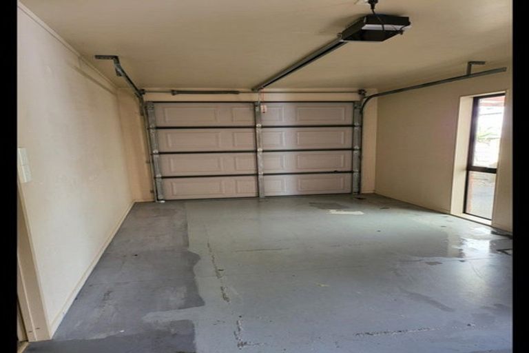 Photo of property in 30 Zefiro Drive, Massey, Auckland, 0614