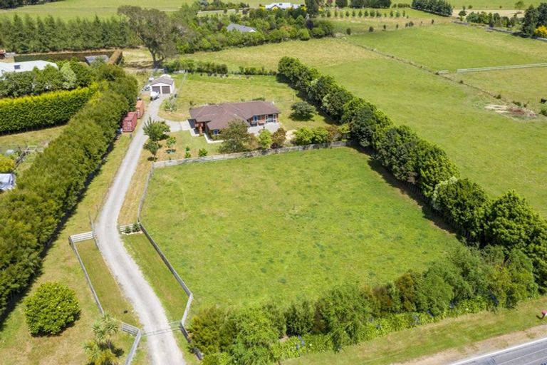 Photo of property in 468 Tararua Road, Levin, 5571