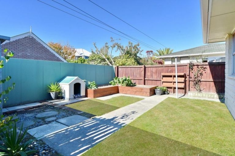 Photo of property in 2/10 Salford Avenue, Redwood, Christchurch, 8051