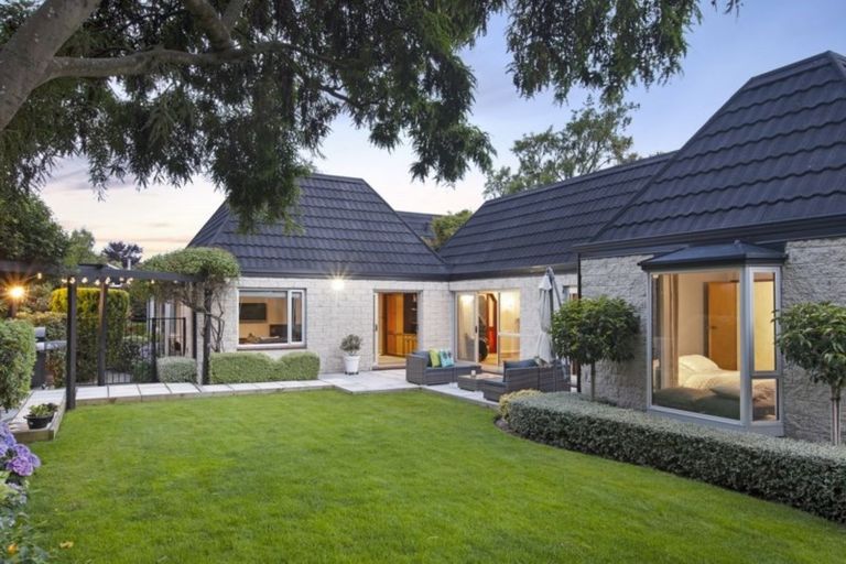 Photo of property in 15 Chepstow Avenue, Fendalton, Christchurch, 8052