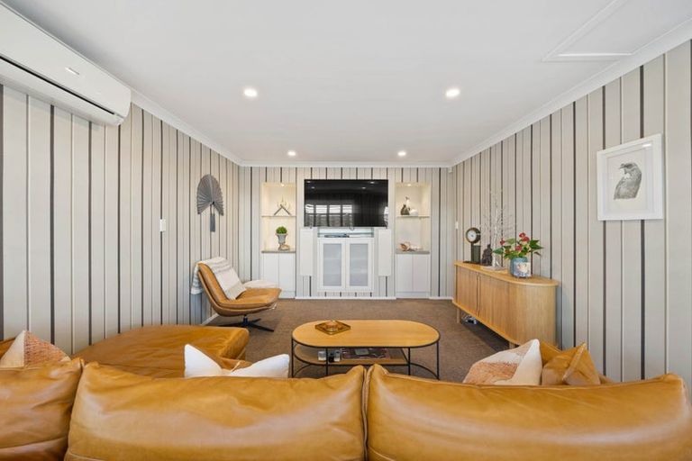 Photo of property in 3 Pounamu Place, Shelly Park, Auckland, 2014