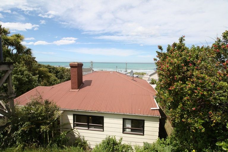 Photo of property in 2 Moana Street, Kaka Point, 9271