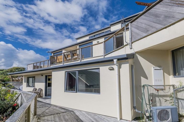 Photo of property in 7 Sunset Terrace, Waikanae Beach, Waikanae, 5036
