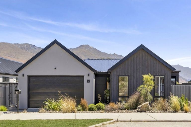 Photo of property in 37 Farrant Drive, Wanaka, 9305