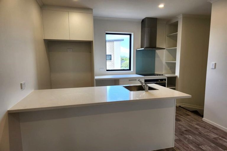 Photo of property in 2/16 Russell Road, Manurewa, Auckland, 2102