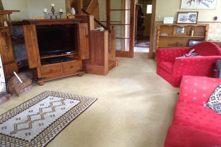 Photo of property in 10 Taungata Road, York Bay, Lower Hutt, 5013