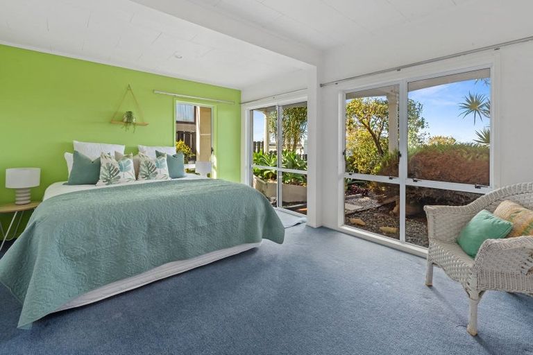 Photo of property in 98 Hebron Road, Waiake, Auckland, 0630
