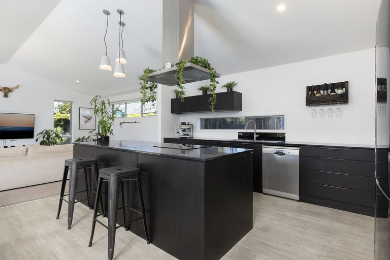 Photo of property in 27 Hiria Crescent, Papamoa Beach, Papamoa, 3118