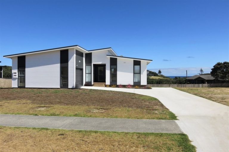 Photo of property in 33 Sunset Drive, Baylys Beach, Dargaville, 0377
