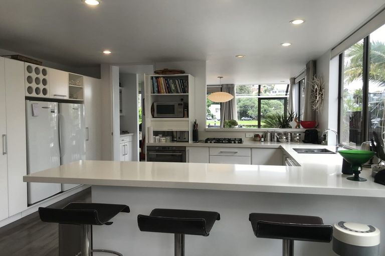 Photo of property in 1/12 Craig Road, Milford, Auckland, 0620