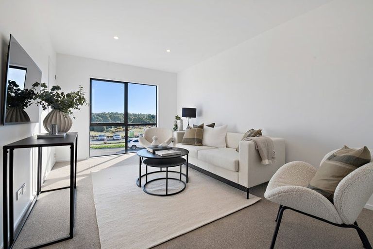 Photo of property in 1 Nga Pona Toru Road, Flat Bush, Auckland, 2019