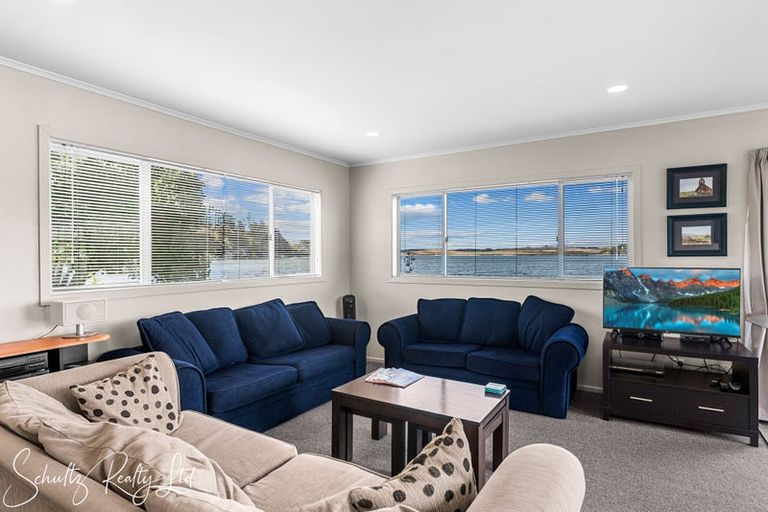 Photo of property in 1 Rigby Street, Whakapirau, 0583