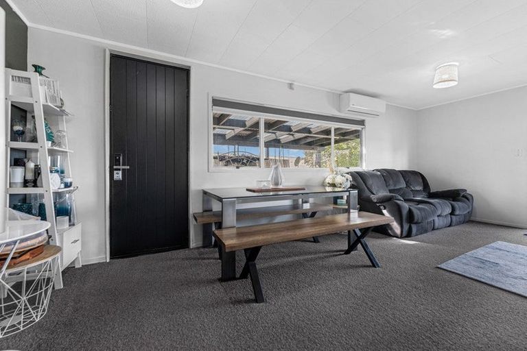 Photo of property in 207 Mahia Road, Wattle Downs, Auckland, 2102
