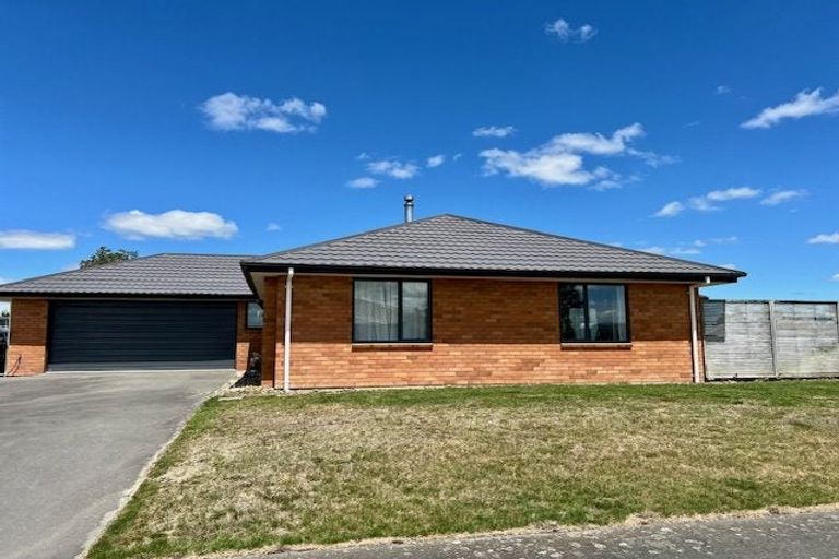 Photo of property in 1 Reeds Road, Darfield, 7510