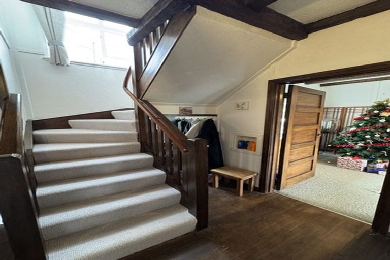 Photo of property in 2 Homewood Crescent, Karori, Wellington, 6012