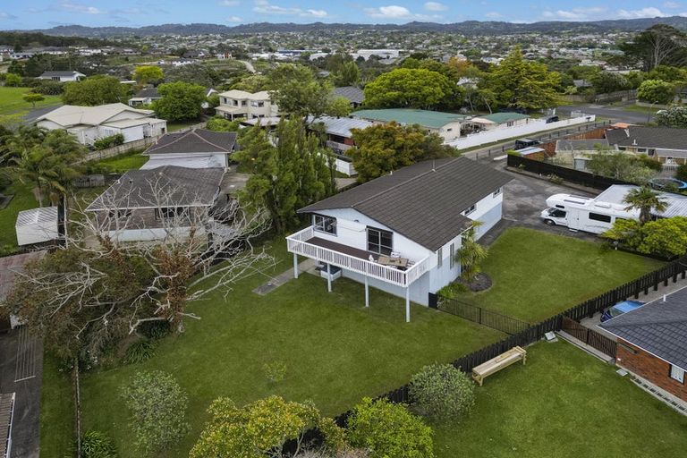 Photo of property in 9 Denver Avenue, Sunnyvale, Auckland, 0612