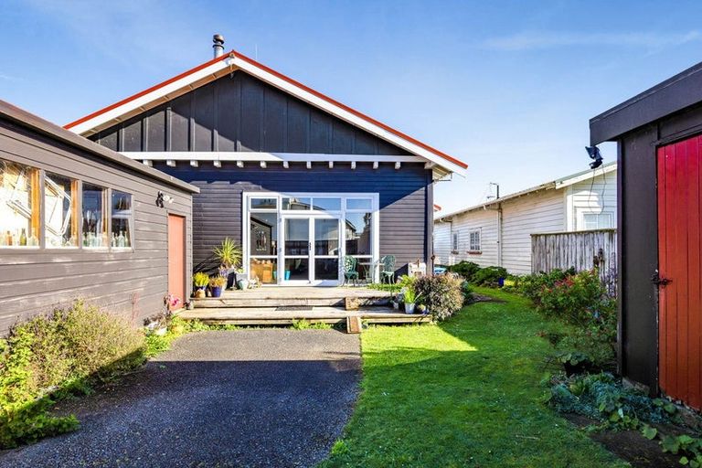 Photo of property in 39 Victoria Street, Hawera, 4610