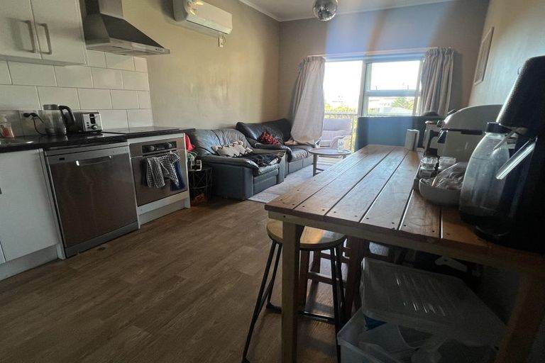 Photo of property in 59 Pirie Street, Mount Victoria, Wellington, 6011