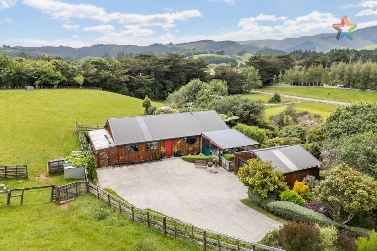 Photo of property in 60 Kakariki Way, Whitemans Valley, Upper Hutt, 5371