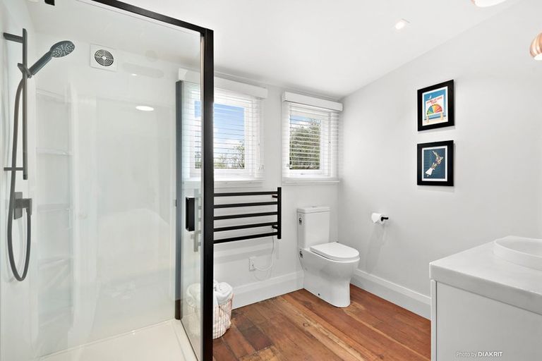 Photo of property in 102 Jellicoe Street, Martinborough, 5711