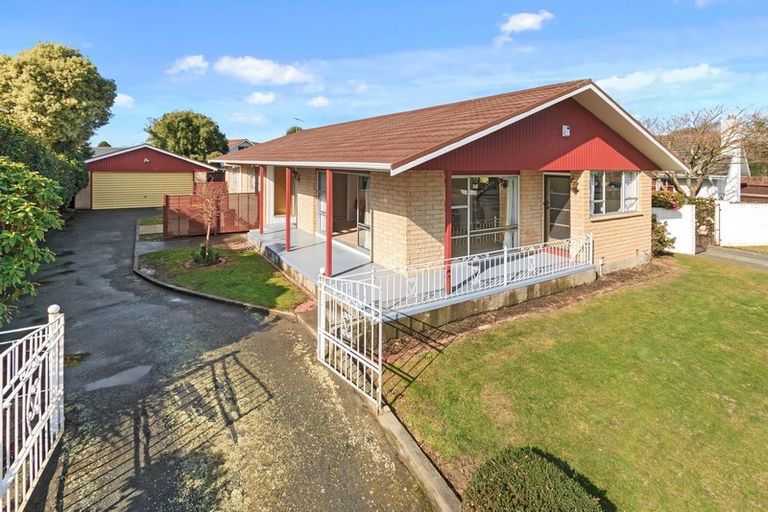 Photo of property in 6 Radbrook Street, Avonhead, Christchurch, 8042