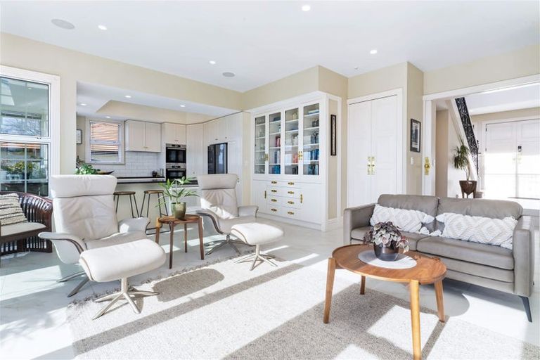 Photo of property in 37 Overdale Drive, Cashmere, Christchurch, 8022