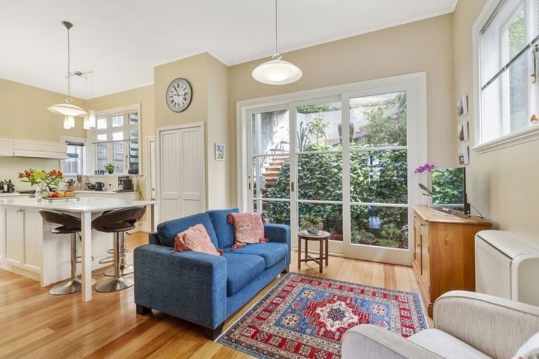 Photo of property in 20 Talavera Terrace, Kelburn, Wellington, 6012