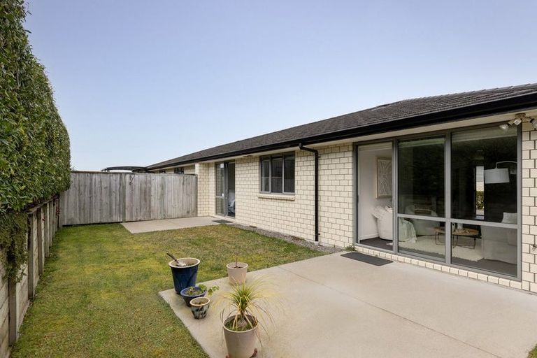 Photo of property in Waterview Estate, 2/4 Greystone Place, Omokoroa, 3114