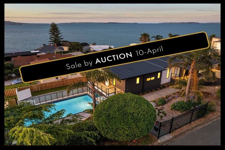 Photo of property in 1 Rangitoto View Road, Cockle Bay, Auckland, 2014