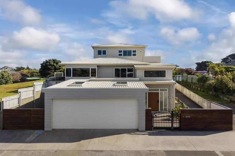 Photo of property in 6 Mahana Road, Paraparaumu Beach, Paraparaumu, 5032