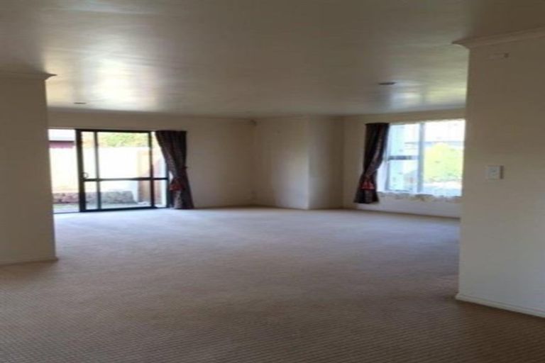 Photo of property in 2/11 Carniew Place, Dannemora, Auckland, 2016
