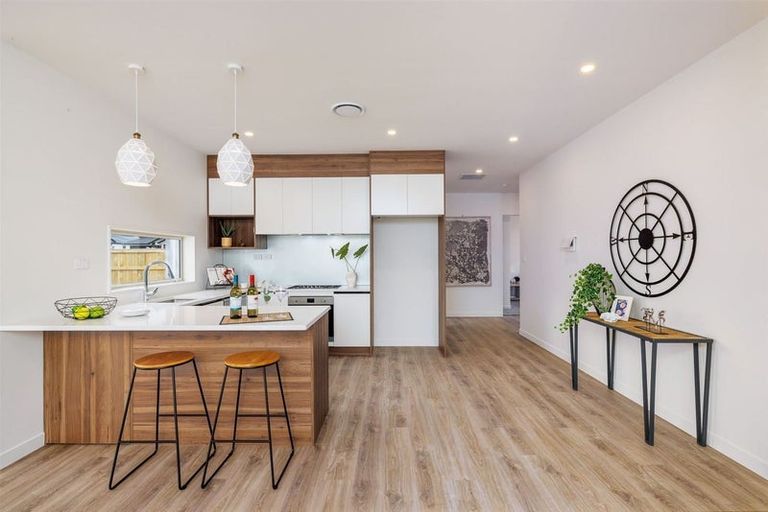 Photo of property in 23 Mcindoe Road, Kumeu, 0810